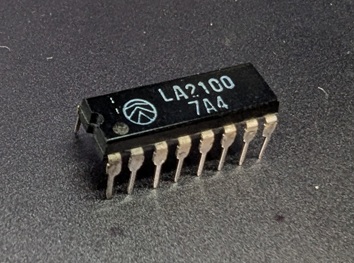 IC LA2100