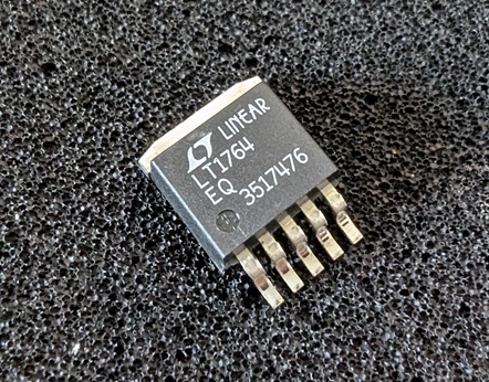 レギュレータI C LT1764EQ