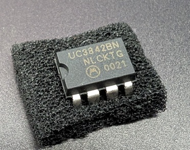 IC UC3842BN